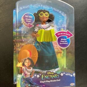 Disney Encanto Mirabel Doll with Green Accordion, need batteries